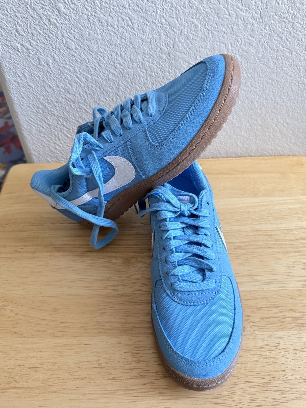 Nike Men’s Light Blue and White Sneakers